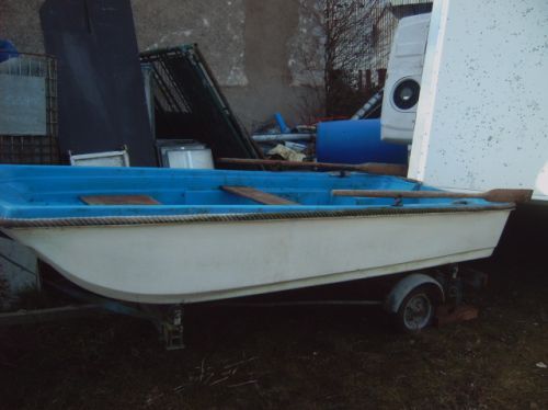 Bateau 3,8 M  + Moteur + Remorque